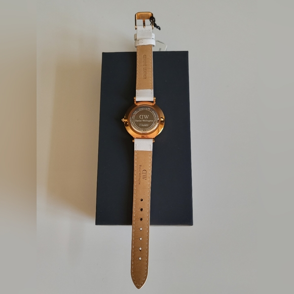 Daniel Wellington Petite Bondi Watch - White Leather Strap,  Rose Gold NWT - Picture 3 of 9